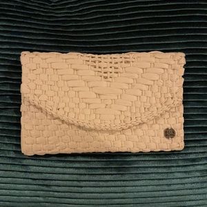 BNWT Billabong strawlike clutch gorgeous!